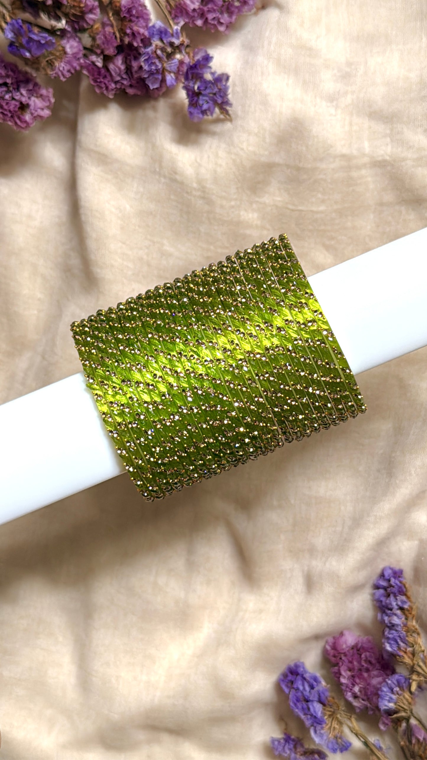 swirly in light green