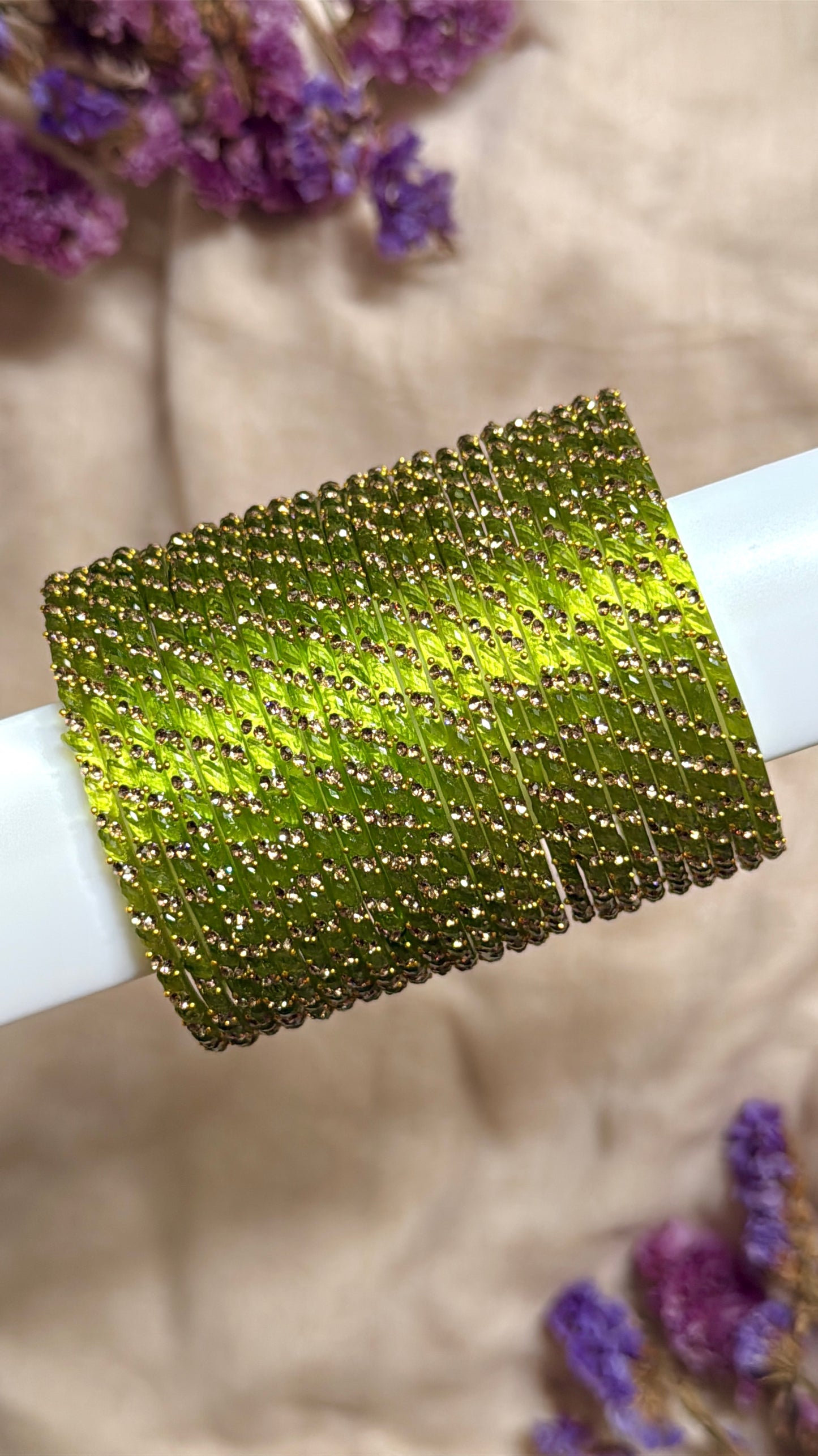 swirly in light green