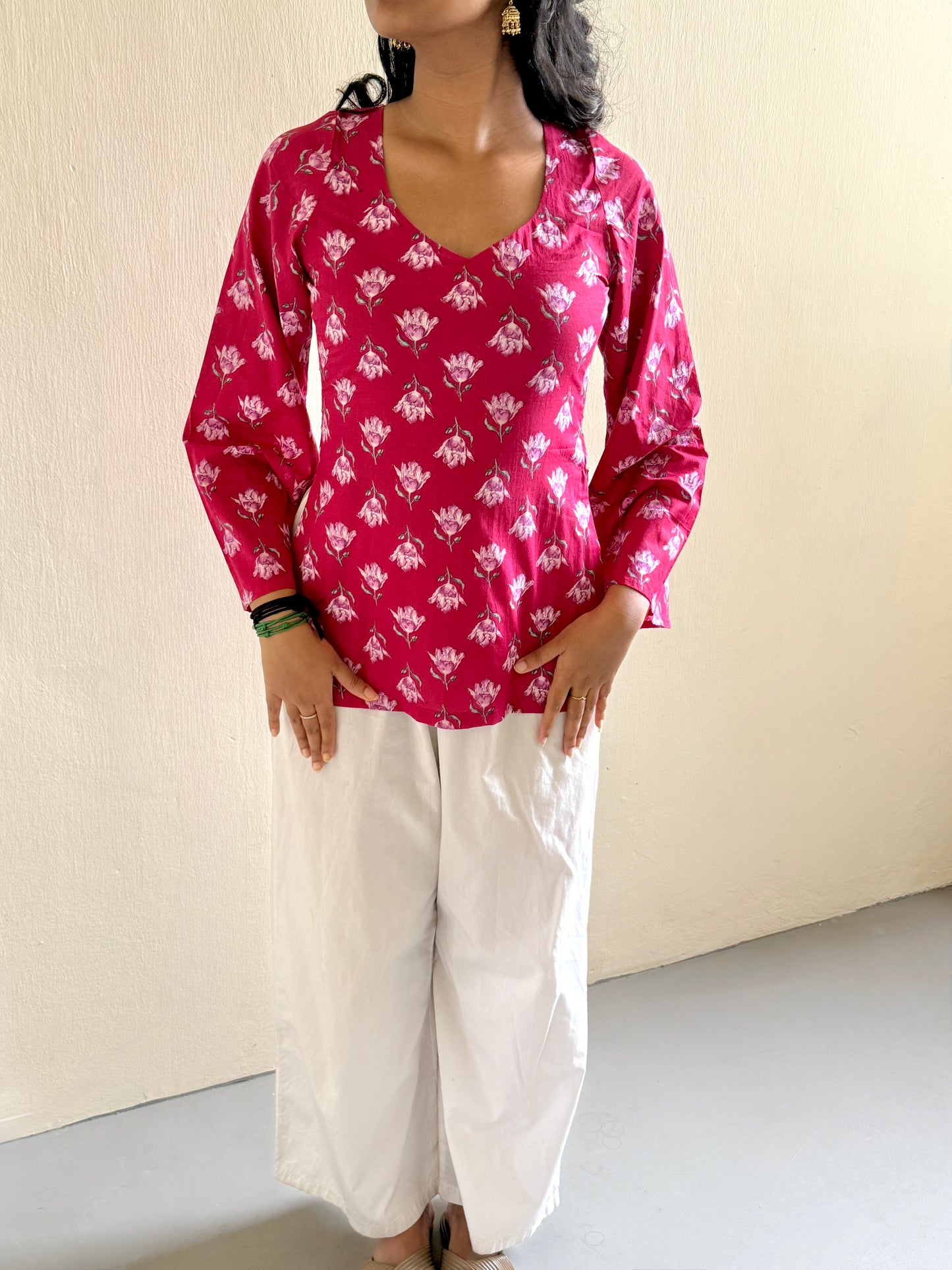 yaazhini in cranberry